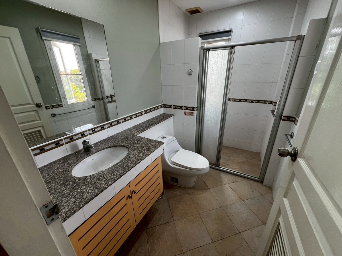 For RentHouseNonthaburi, Bang Yai, Bangbuathong : Newly renovated 4-bedroom house on Ratchaphruek Road. 166 sq.wah, located at the beginning of the project.