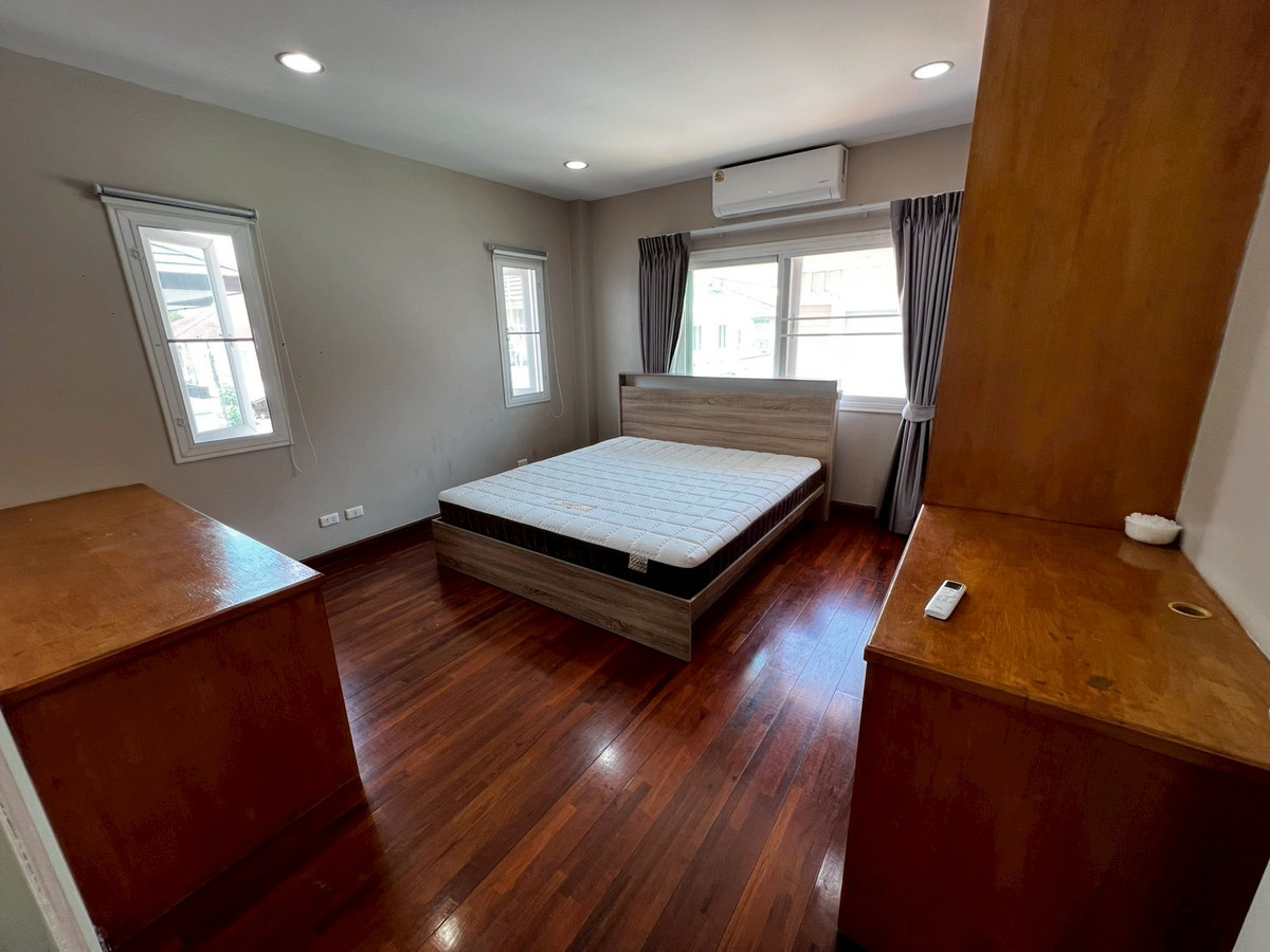 For RentHouseNonthaburi, Bang Yai, Bangbuathong : Newly renovated 4-bedroom house on Ratchaphruek Road. 166 sq.wah, located at the beginning of the project.