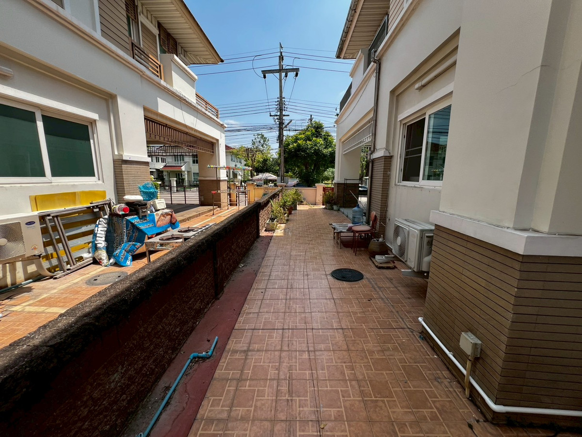 For RentHouseNonthaburi, Bang Yai, Bangbuathong : Newly renovated 4-bedroom house on Ratchaphruek Road. 166 sq.wah, located at the beginning of the project.