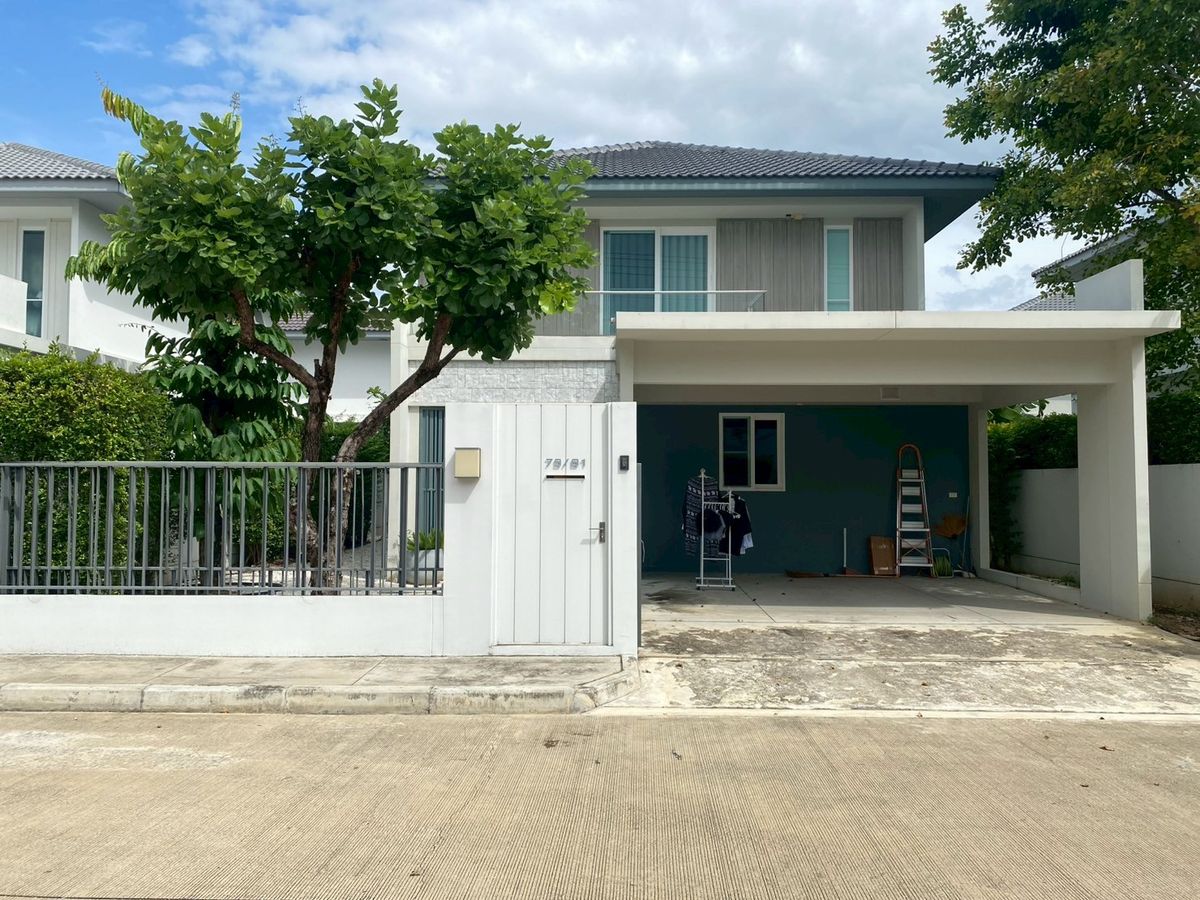 ขายบ้านมหาชัย สมุทรสาคร : ขายบ้านเดี่ยว สภาพใหม่ ตกแต่งครบ พร้อมอยู่โครงการมัณฑนา เพชรเกษม-สาย 4 (Mantana Phetkasem-Sai 4) ตำแหน่งบ้านดีอยู่ใกล้คลับเฮ้าท์ส่วนกลาง โครงการติดถนนใหญ่ ทำเลดีใกล้แหล่งชุมชนและศูนย์การค้า