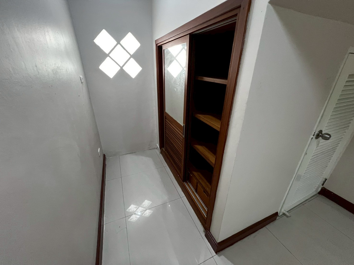 For RentHouseNonthaburi, Bang Yai, Bangbuathong : Newly renovated 4-bedroom house on Ratchaphruek Road. 166 sq.wah, located at the beginning of the project.