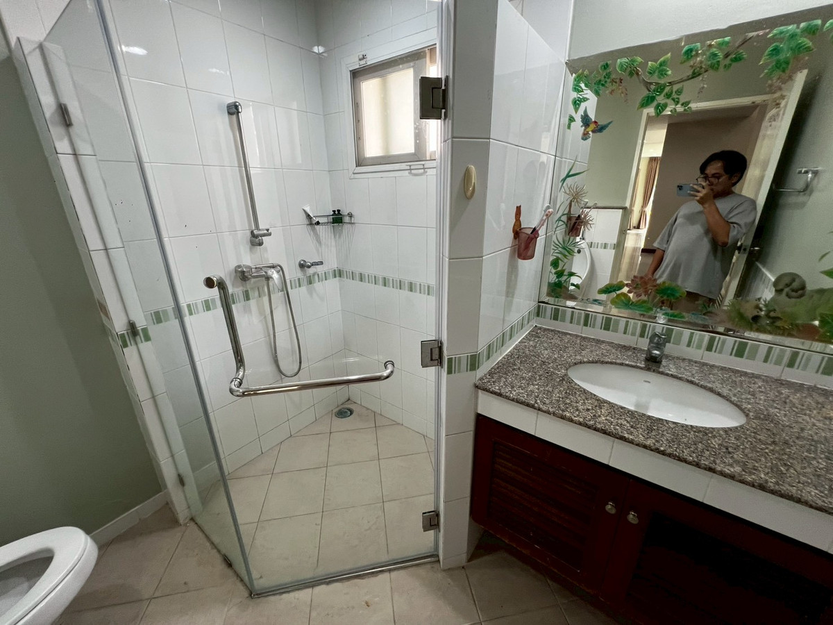 For RentHouseNonthaburi, Bang Yai, Bangbuathong : Newly renovated 4-bedroom house on Ratchaphruek Road. 166 sq.wah, located at the beginning of the project.