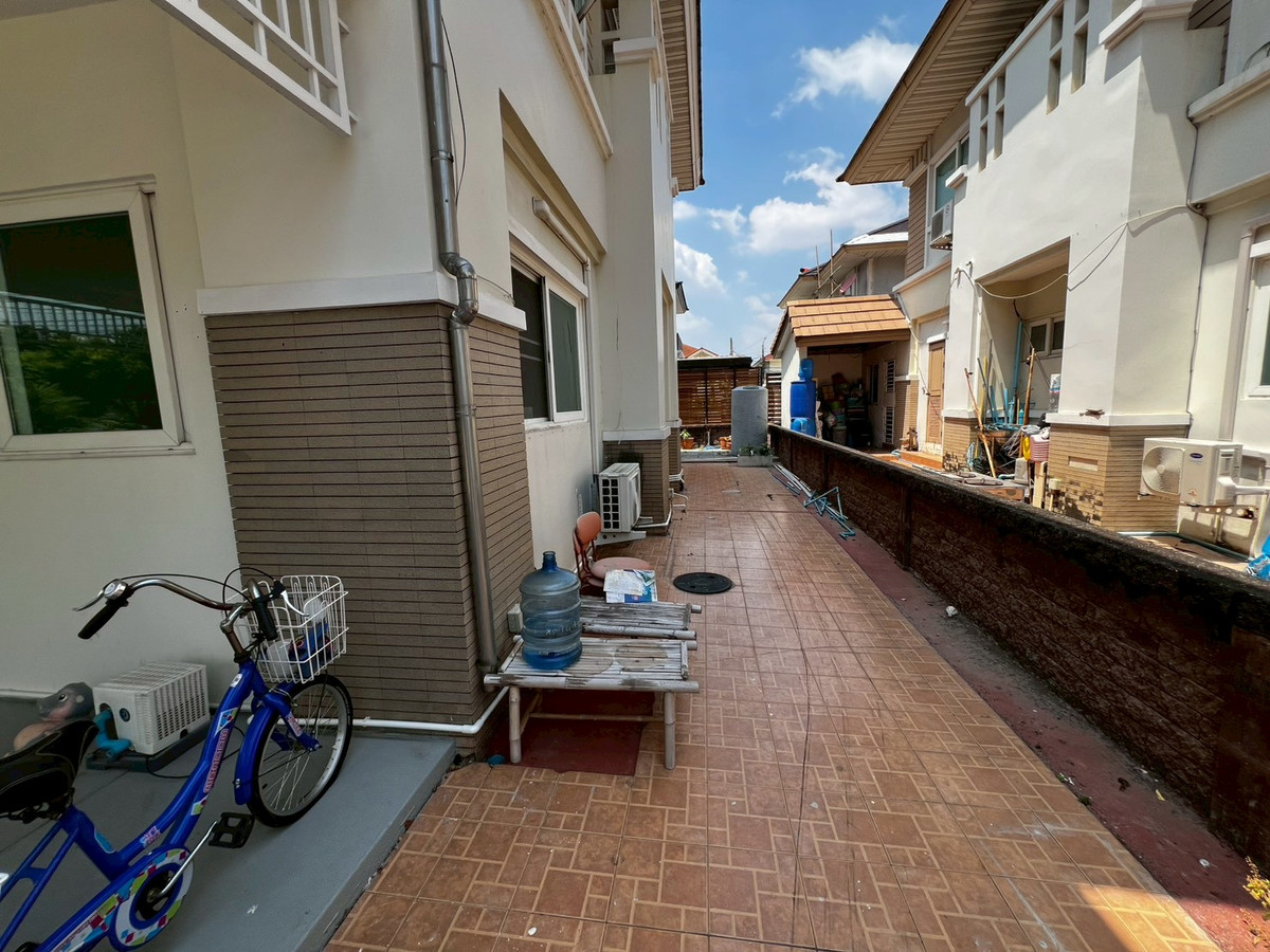 For RentHouseNonthaburi, Bang Yai, Bangbuathong : Newly renovated 4-bedroom house on Ratchaphruek Road. 166 sq.wah, located at the beginning of the project.