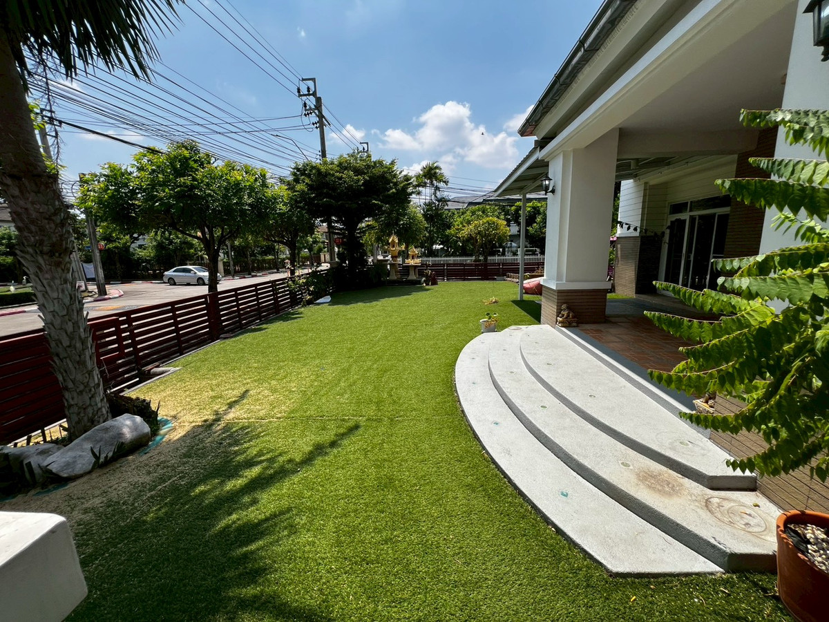 For RentHouseNonthaburi, Bang Yai, Bangbuathong : Newly renovated 4-bedroom house on Ratchaphruek Road. 166 sq.wah, located at the beginning of the project.