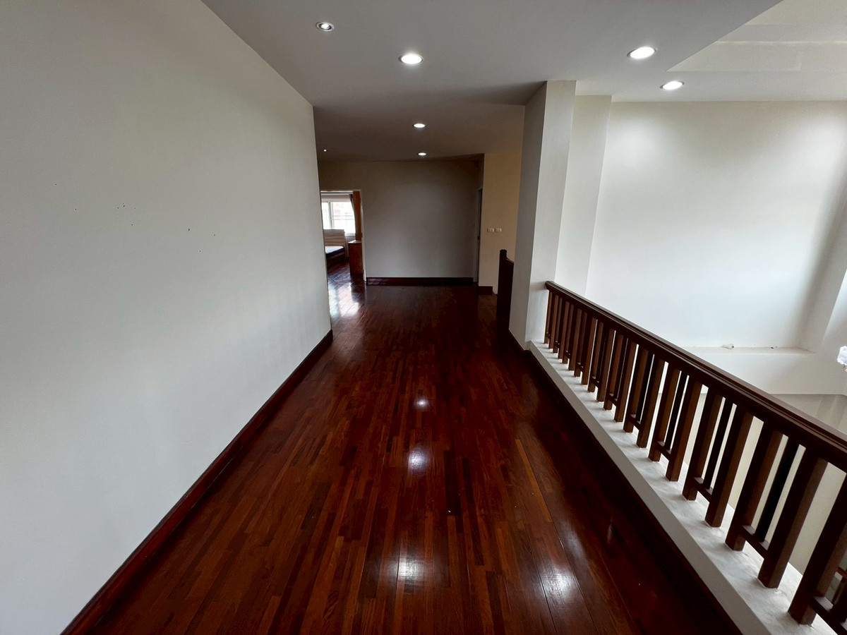 For RentHouseNonthaburi, Bang Yai, Bangbuathong : Newly renovated 4-bedroom house on Ratchaphruek Road. 166 sq.wah, located at the beginning of the project.