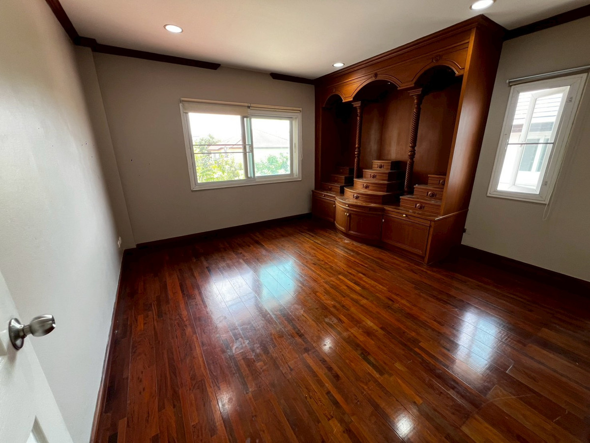 For RentHouseNonthaburi, Bang Yai, Bangbuathong : Newly renovated 4-bedroom house on Ratchaphruek Road. 166 sq.wah, located at the beginning of the project.