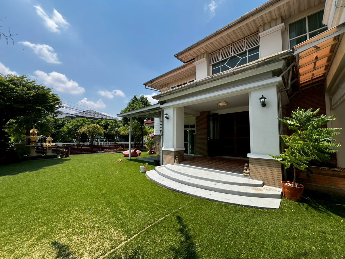 For RentHouseNonthaburi, Bang Yai, Bangbuathong : Newly renovated 4-bedroom house on Ratchaphruek Road. 166 sq.wah, located at the beginning of the project.