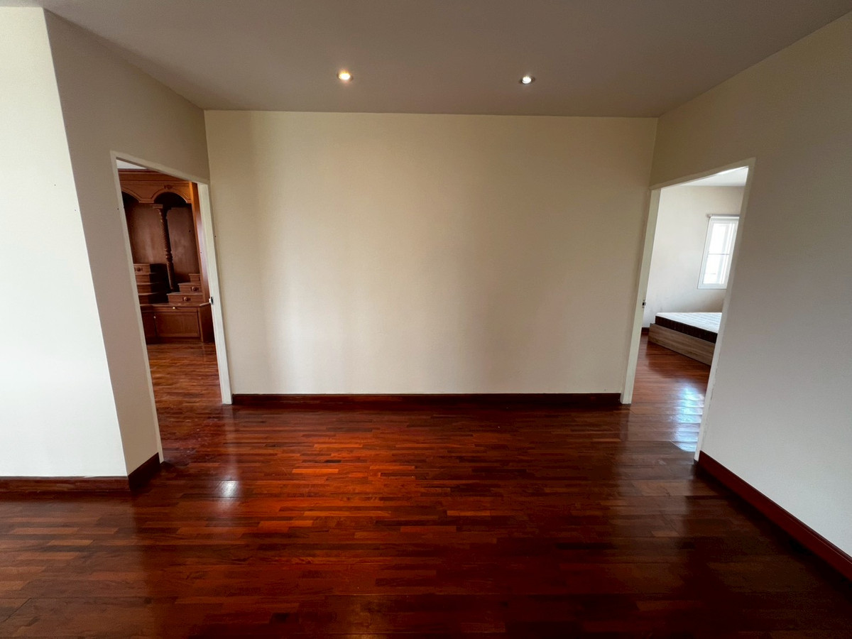 For RentHouseNonthaburi, Bang Yai, Bangbuathong : Newly renovated 4-bedroom house on Ratchaphruek Road. 166 sq.wah, located at the beginning of the project.