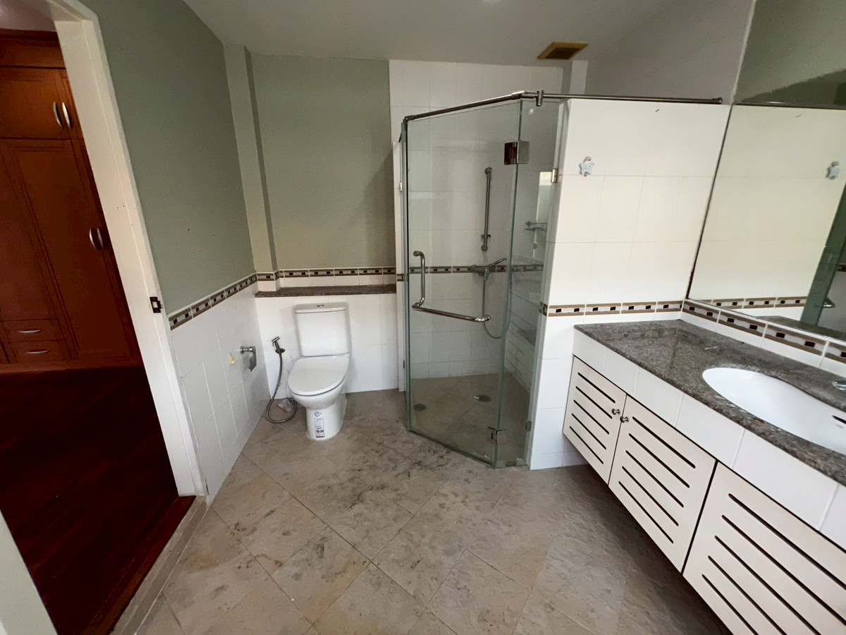 For RentHouseNonthaburi, Bang Yai, Bangbuathong : Newly renovated 4-bedroom house on Ratchaphruek Road. 166 sq.wah, located at the beginning of the project.