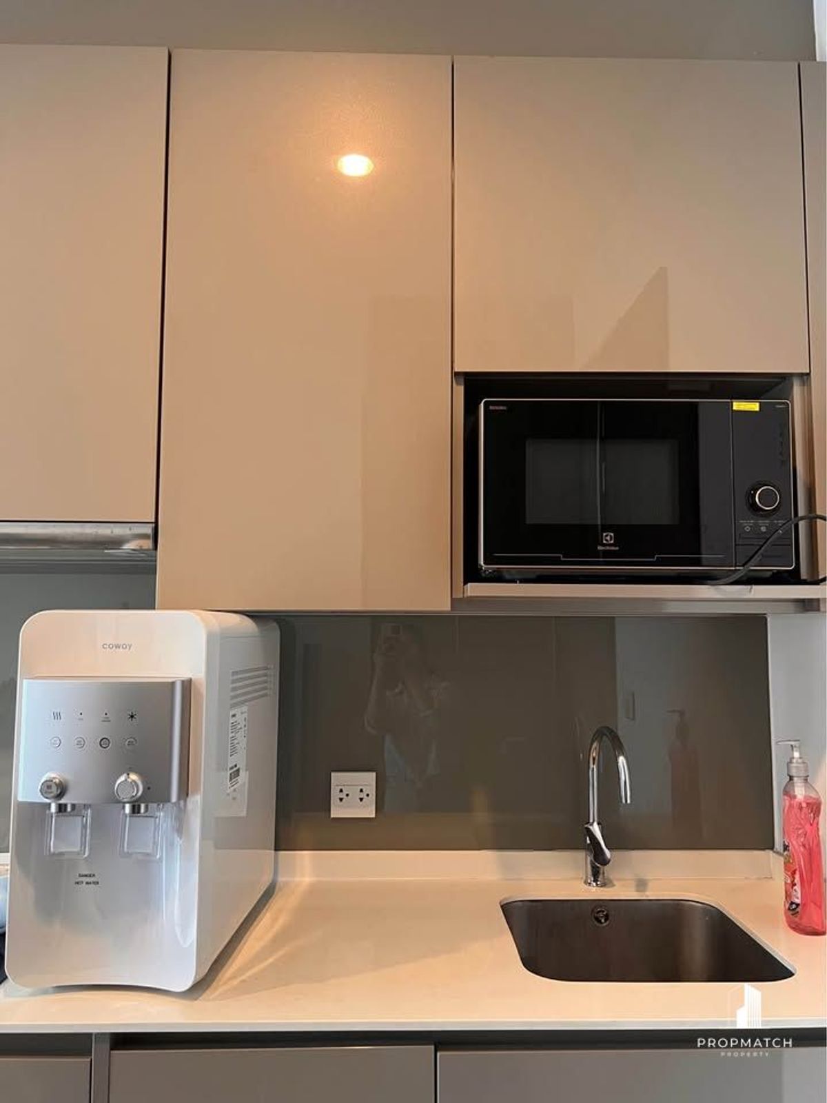 For RentCondoOnnut, Udomsuk : ✨flash deal ✨Whizdom essence sukhumvit (1Bed 1Bath 37SQM.) Completely decorated !! Only 22,500 baht per month Tel.0981315848 @PropMatch