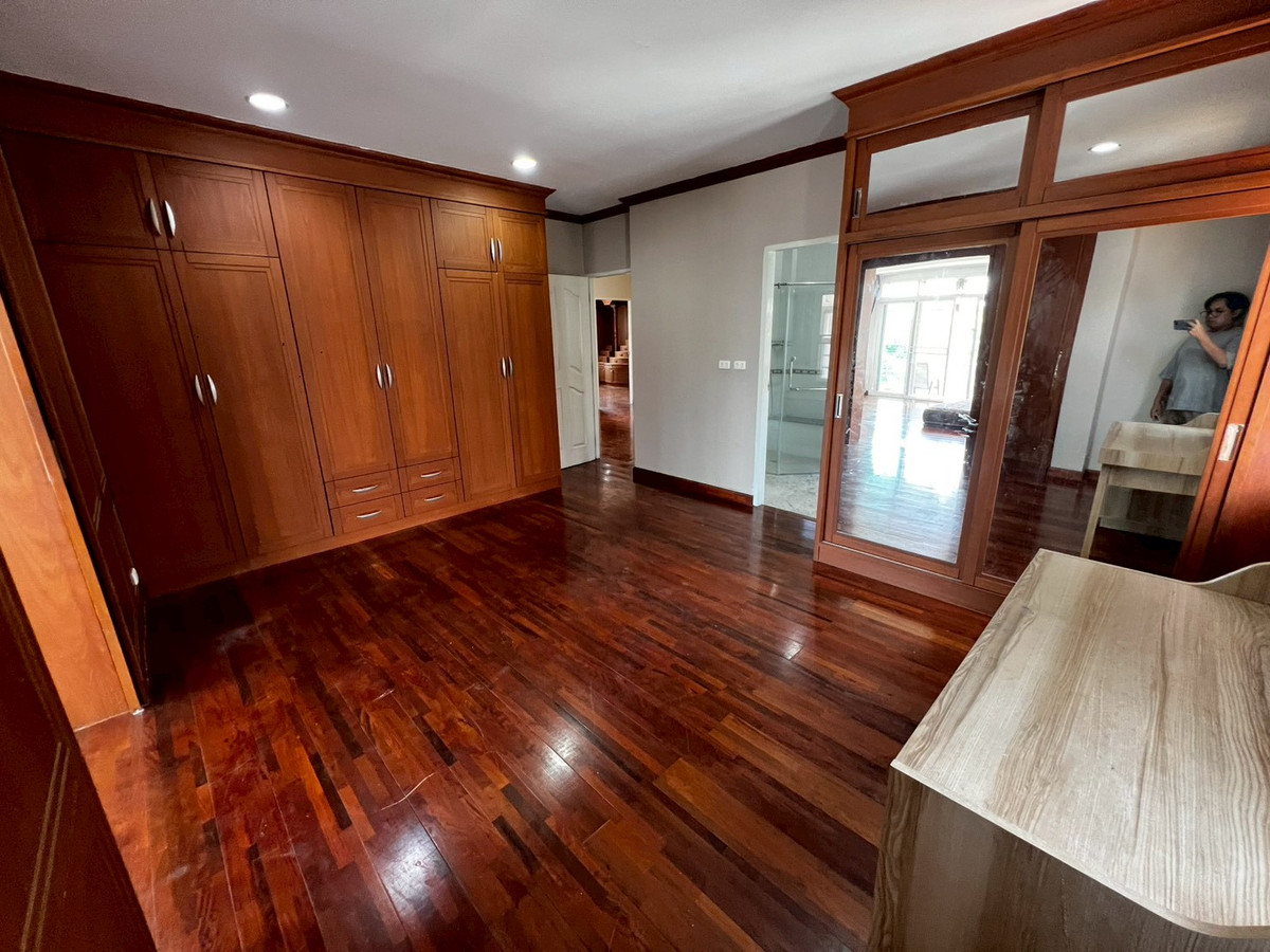 For RentHouseNonthaburi, Bang Yai, Bangbuathong : Newly renovated 4-bedroom house on Ratchaphruek Road. 166 sq.wah, located at the beginning of the project.