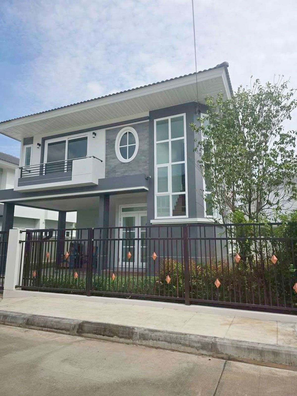 ให้เช่าบ้านเชียงใหม่ : บ้านในโครงการ ให้เช่าเดือนละ 38,000 บาท ใกล้กาดฝรั่ง No.14H945
