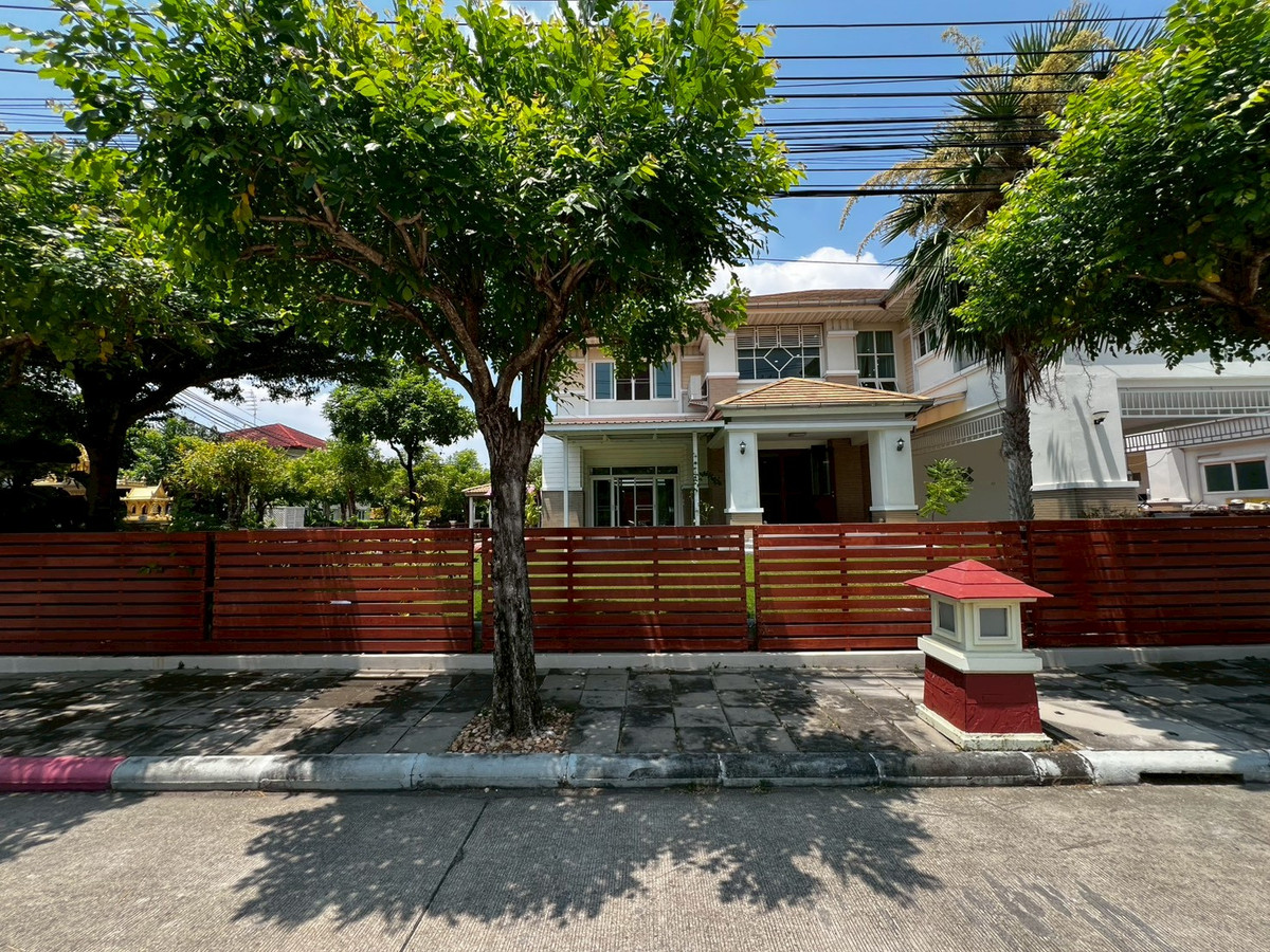 For RentHouseNonthaburi, Bang Yai, Bangbuathong : Newly renovated 4-bedroom house on Ratchaphruek Road. 166 sq.wah, located at the beginning of the project.