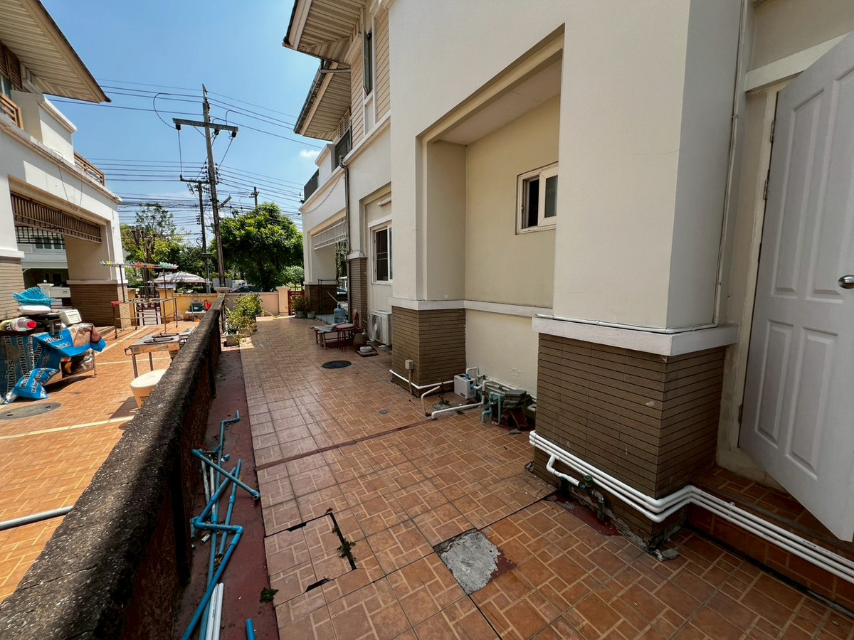 For RentHouseNonthaburi, Bang Yai, Bangbuathong : Newly renovated 4-bedroom house on Ratchaphruek Road. 166 sq.wah, located at the beginning of the project.
