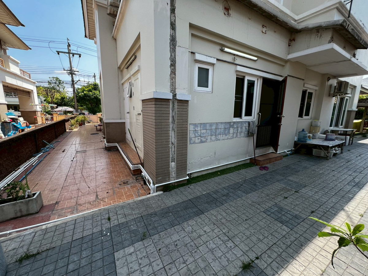 For RentHouseNonthaburi, Bang Yai, Bangbuathong : Newly renovated 4-bedroom house on Ratchaphruek Road. 166 sq.wah, located at the beginning of the project.