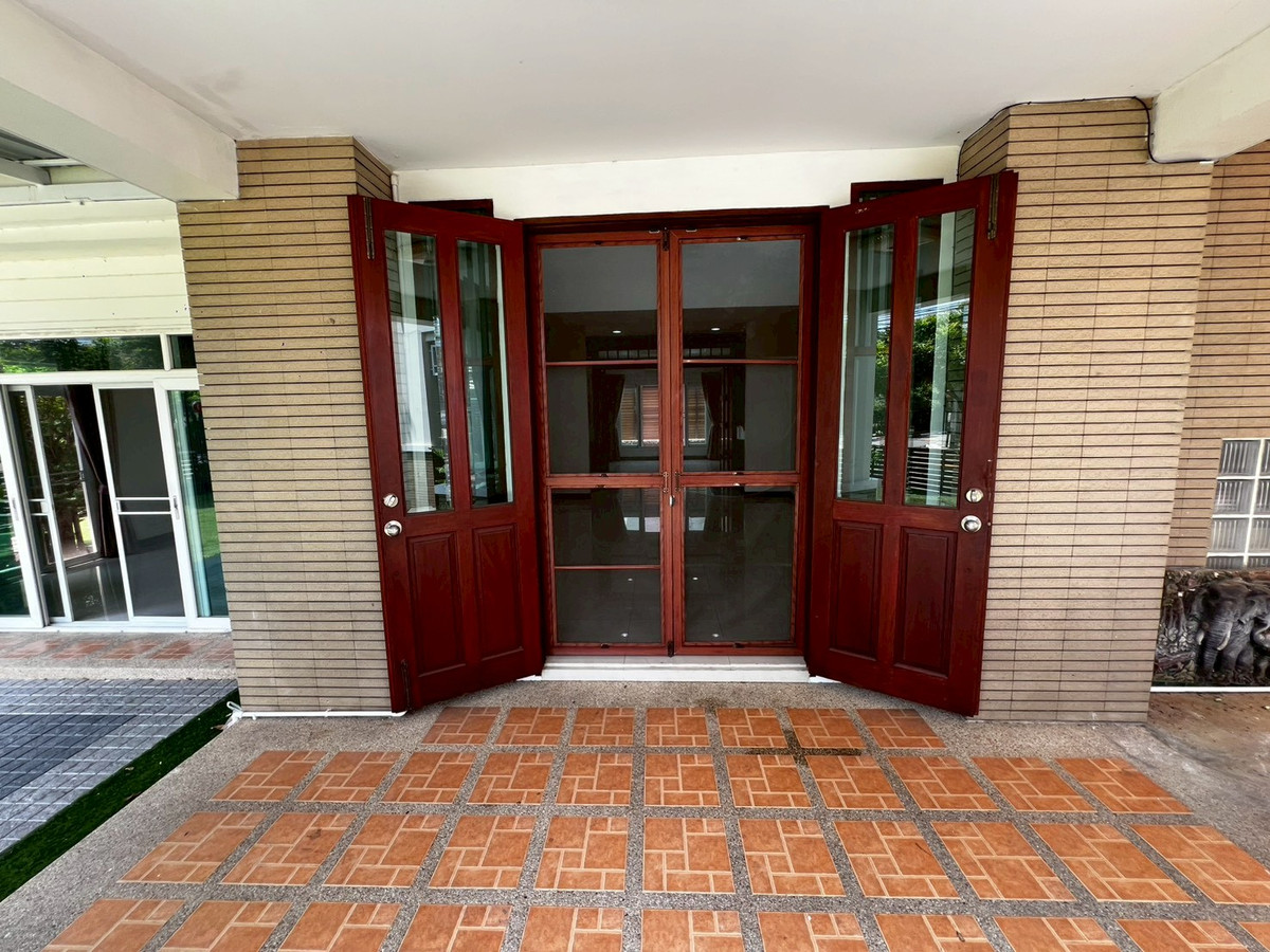 For RentHouseNonthaburi, Bang Yai, Bangbuathong : Newly renovated 4-bedroom house on Ratchaphruek Road. 166 sq.wah, located at the beginning of the project.