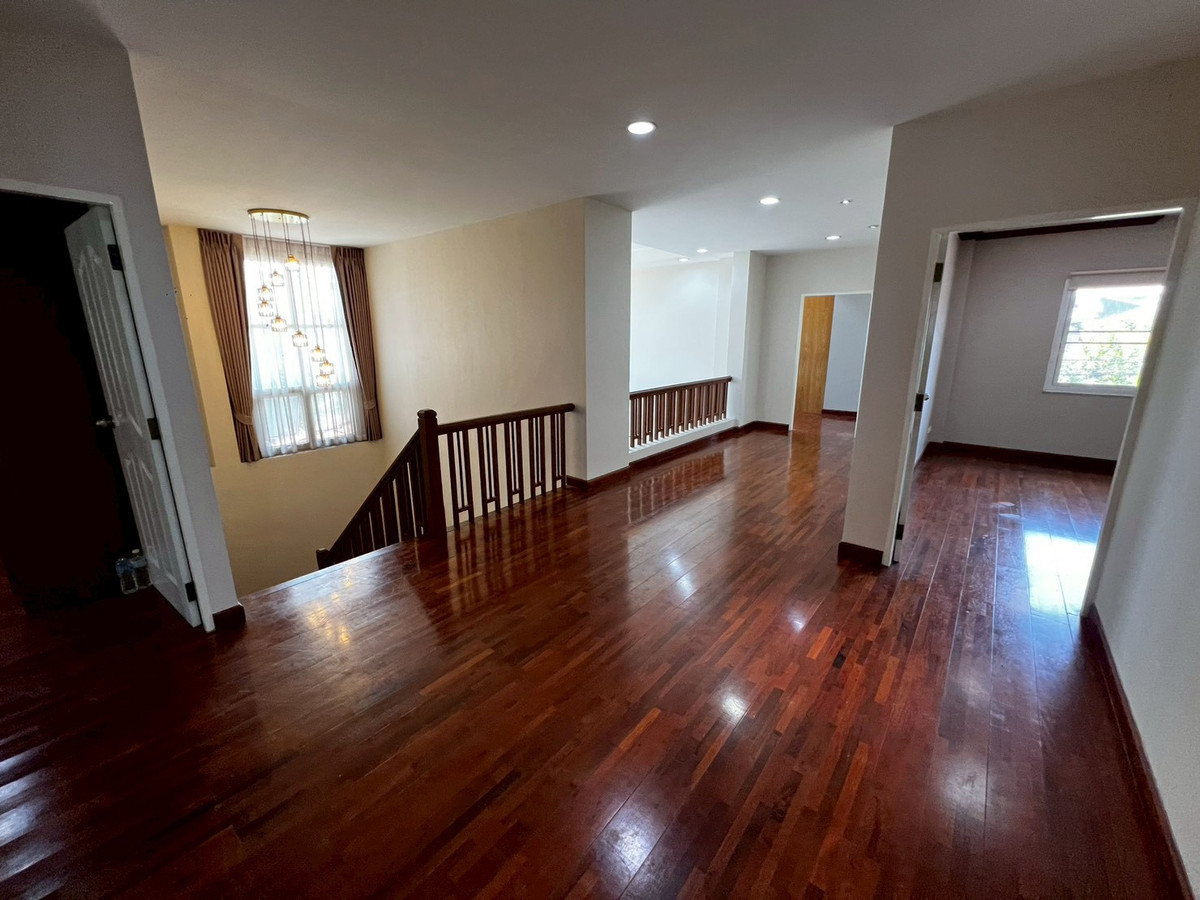 For RentHouseNonthaburi, Bang Yai, Bangbuathong : Newly renovated 4-bedroom house on Ratchaphruek Road. 166 sq.wah, located at the beginning of the project.