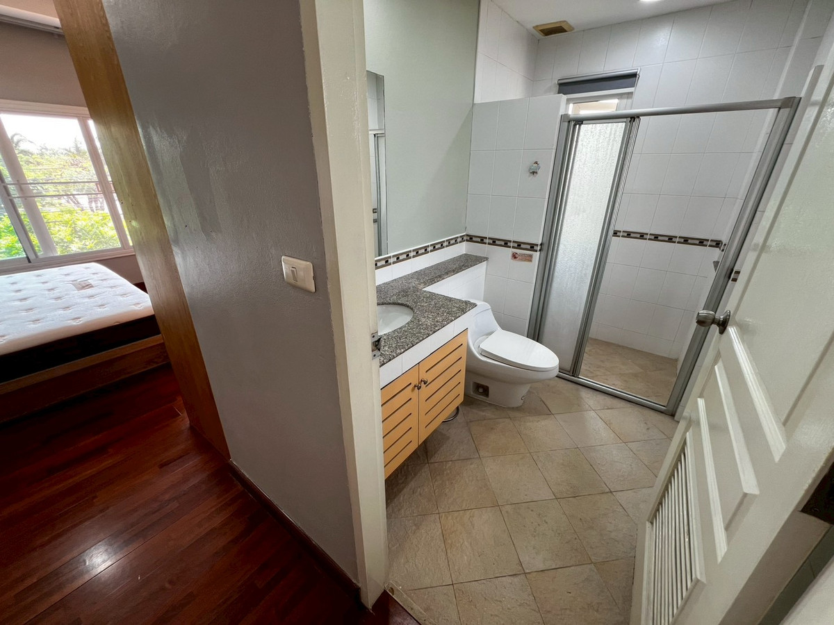 For RentHouseNonthaburi, Bang Yai, Bangbuathong : Newly renovated 4-bedroom house on Ratchaphruek Road. 166 sq.wah, located at the beginning of the project.