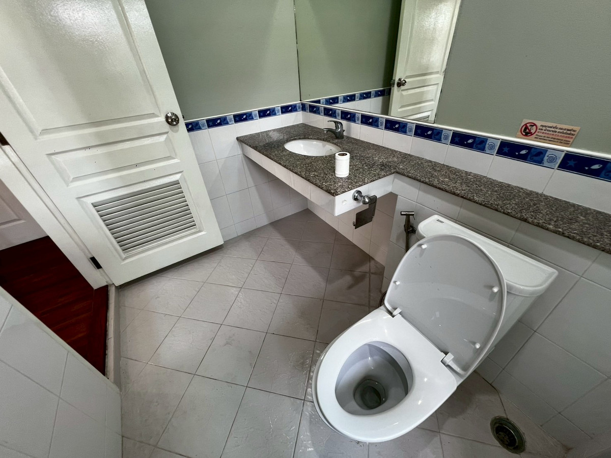 For RentHouseNonthaburi, Bang Yai, Bangbuathong : Newly renovated 4-bedroom house on Ratchaphruek Road. 166 sq.wah, located at the beginning of the project.