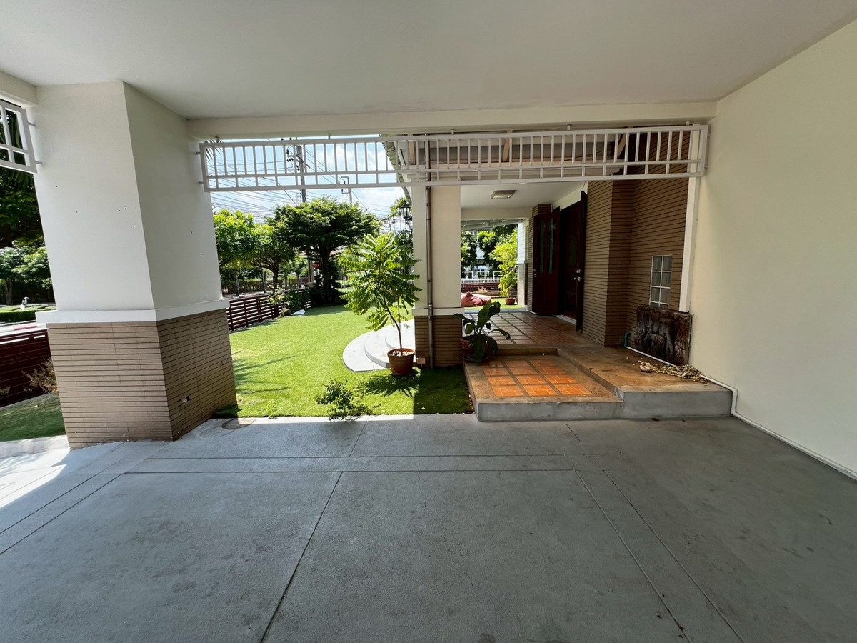 For RentHouseNonthaburi, Bang Yai, Bangbuathong : Newly renovated 4-bedroom house on Ratchaphruek Road. 166 sq.wah, located at the beginning of the project.