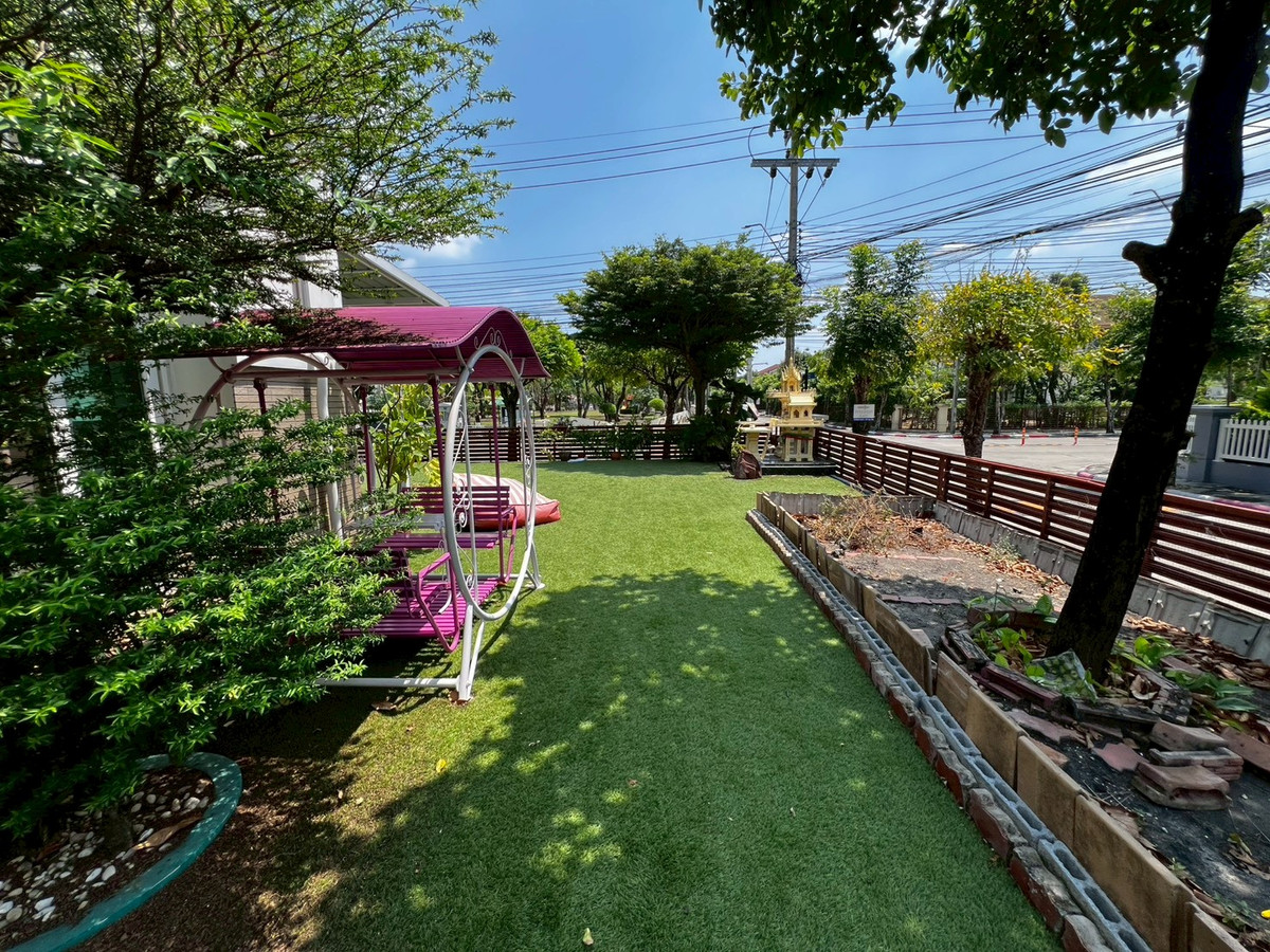 For RentHouseNonthaburi, Bang Yai, Bangbuathong : Newly renovated 4-bedroom house on Ratchaphruek Road. 166 sq.wah, located at the beginning of the project.