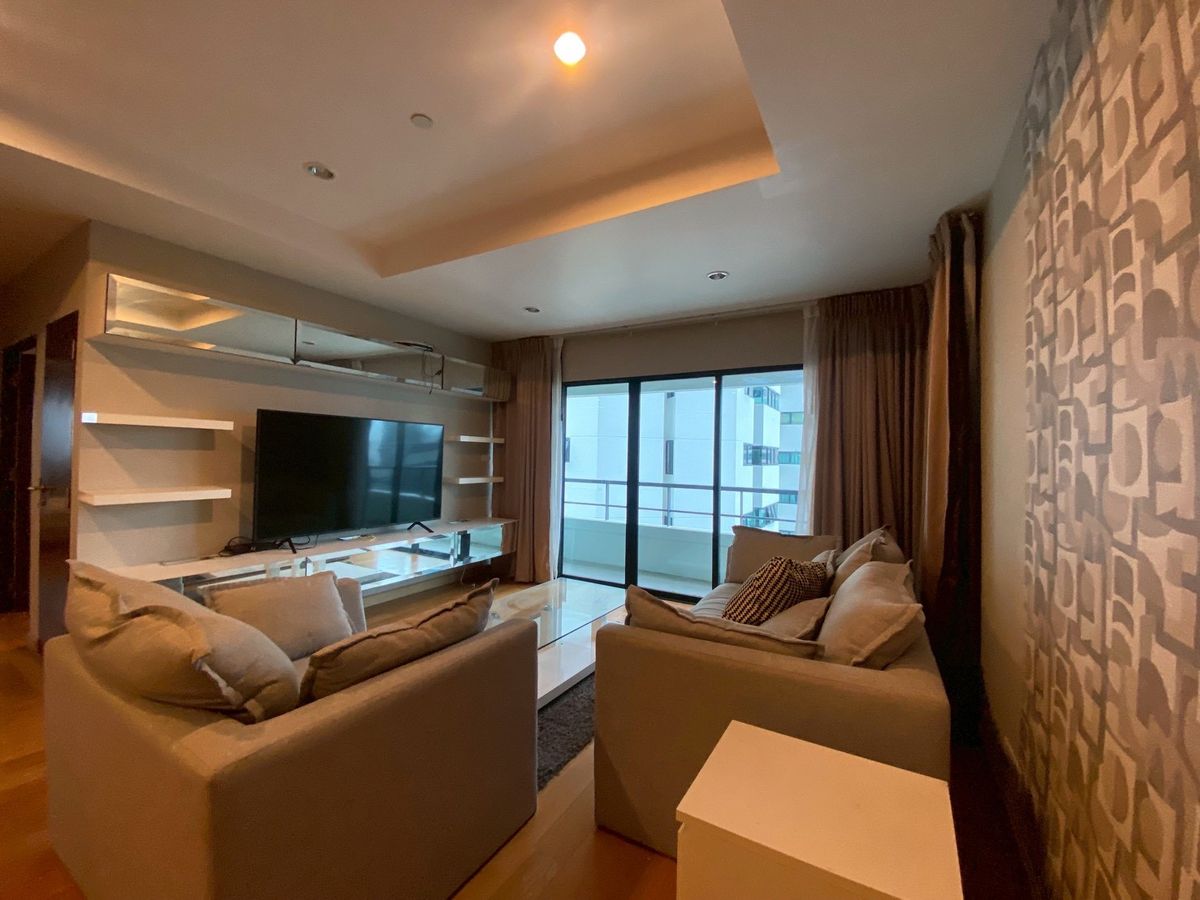 For RentCondoSathorn, Narathiwat : LTHC12784- Sathorn Gardens Condo for Rent Size 94 SQM. 2 Beds 2 Baths Near MRT Lumpini Station Only 45K/Month