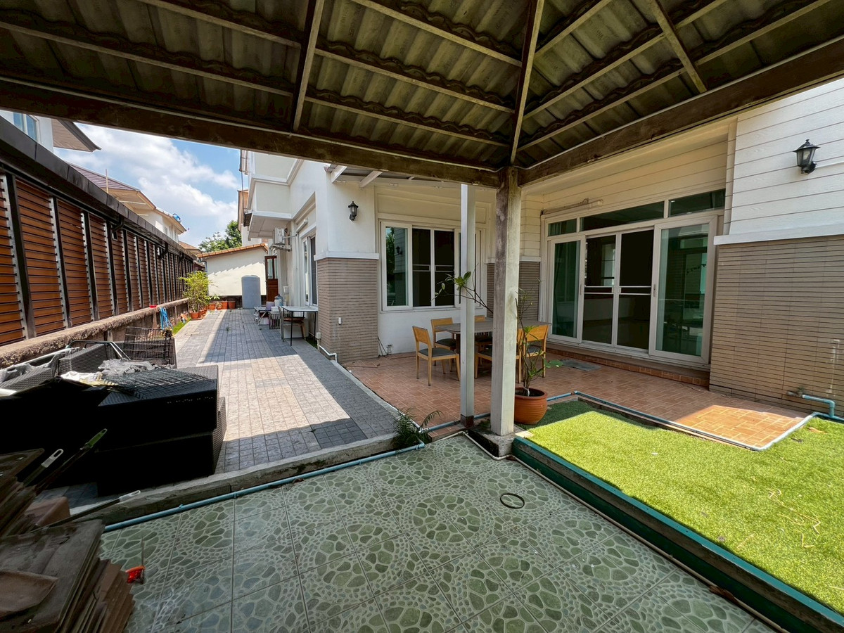 For RentHouseNonthaburi, Bang Yai, Bangbuathong : Newly renovated 4-bedroom house on Ratchaphruek Road. 166 sq.wah, located at the beginning of the project.