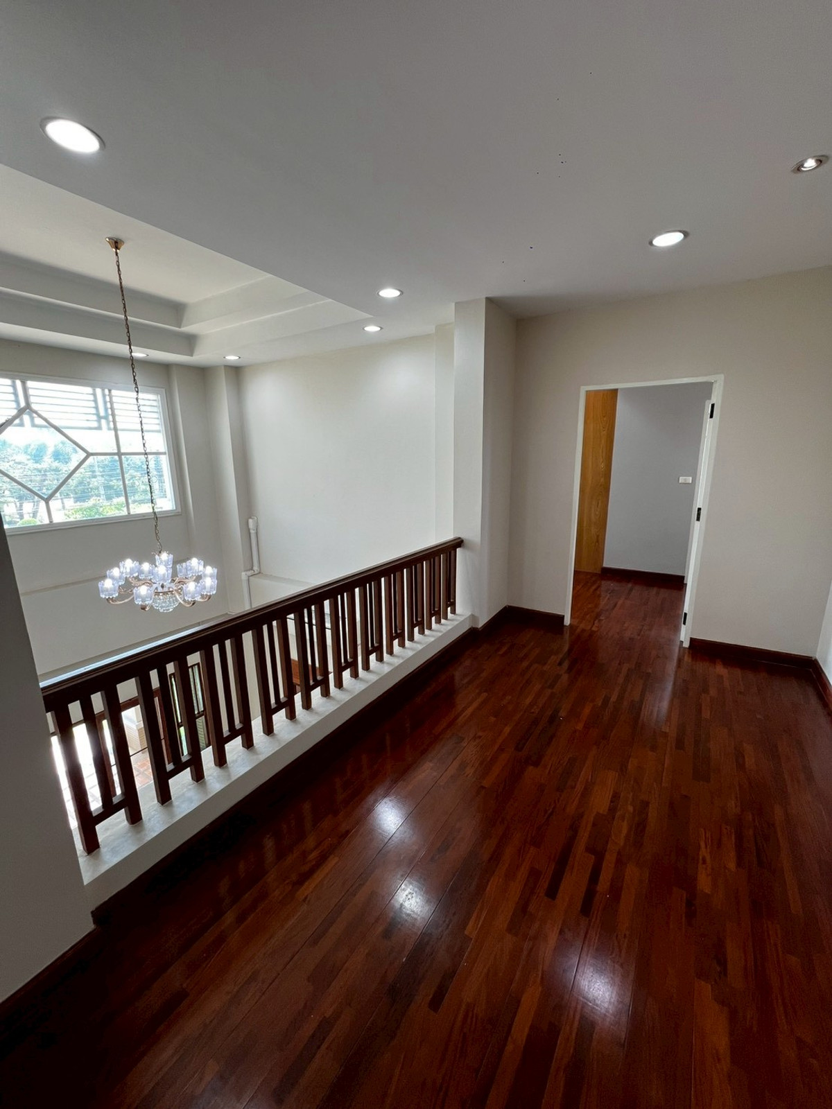 For RentHouseNonthaburi, Bang Yai, Bangbuathong : Newly renovated 4-bedroom house on Ratchaphruek Road. 166 sq.wah, located at the beginning of the project.
