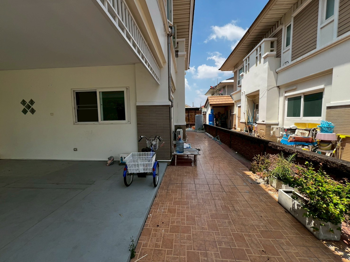 For RentHouseNonthaburi, Bang Yai, Bangbuathong : Newly renovated 4-bedroom house on Ratchaphruek Road. 166 sq.wah, located at the beginning of the project.