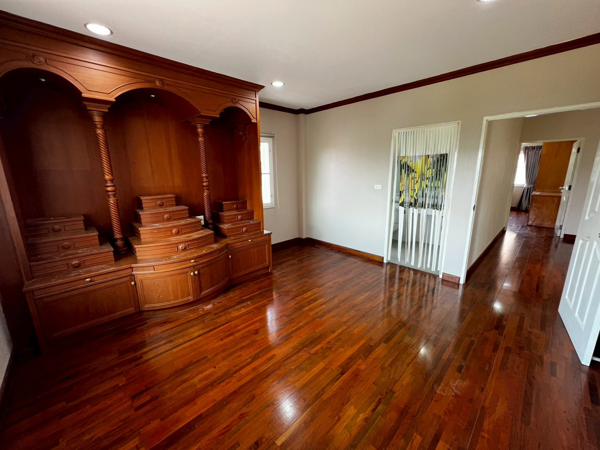 For RentHouseNonthaburi, Bang Yai, Bangbuathong : Newly renovated 4-bedroom house on Ratchaphruek Road. 166 sq.wah, located at the beginning of the project.