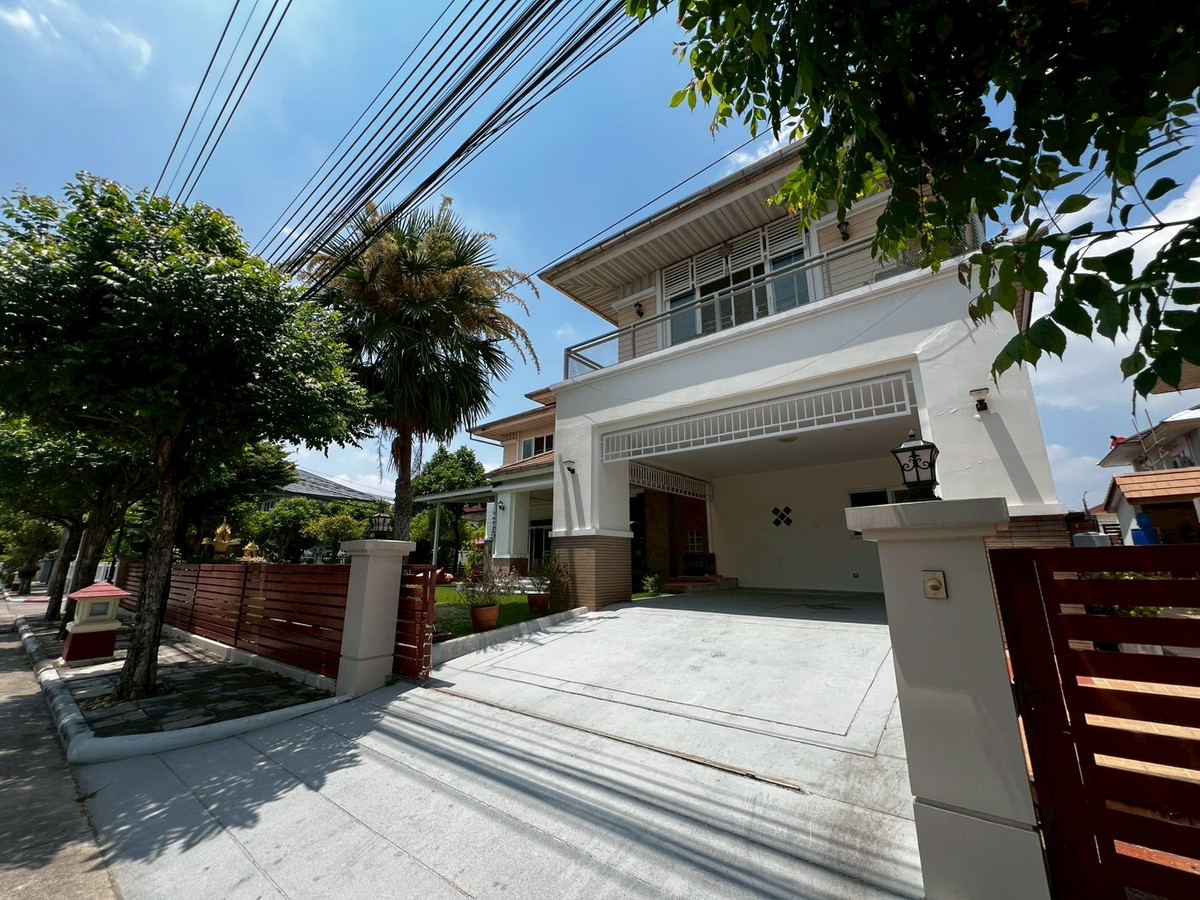For RentHouseNonthaburi, Bang Yai, Bangbuathong : Newly renovated 4-bedroom house on Ratchaphruek Road. 166 sq.wah, located at the beginning of the project.