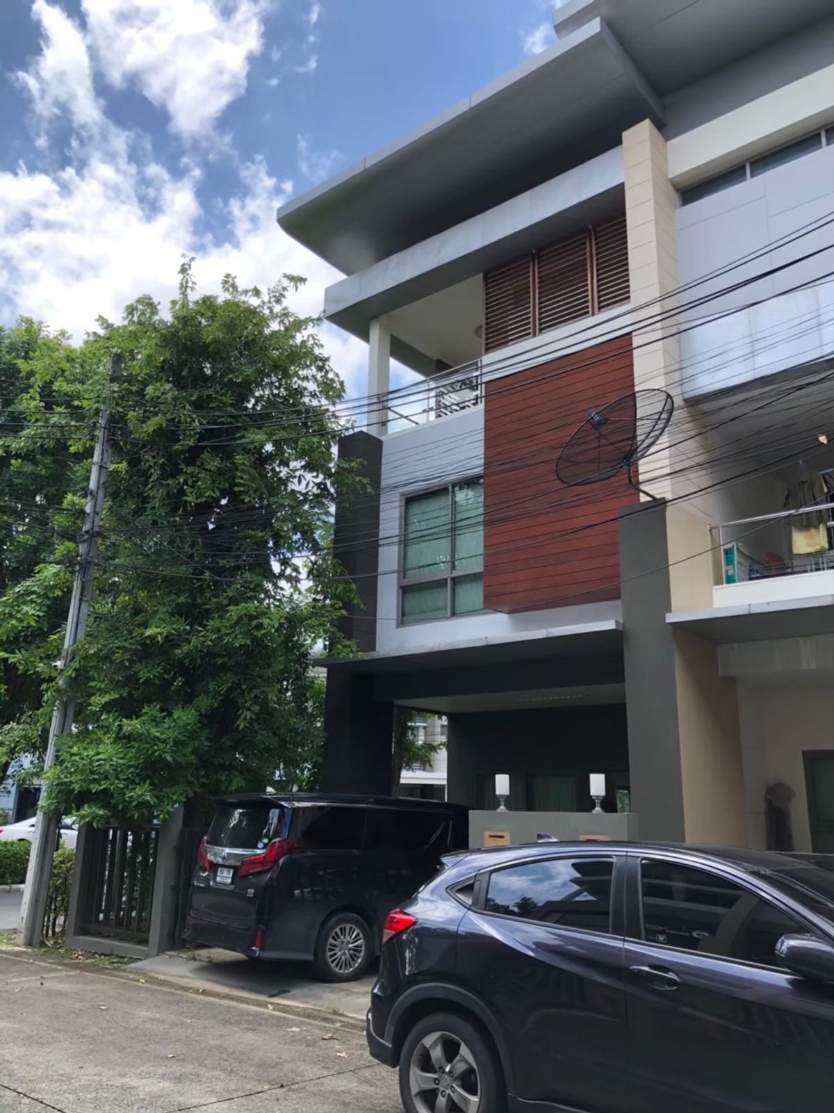 ให้เช่าทาวน์โฮมแจ้งวัฒนะ เมืองทอง : ทาวน์โฮม 3ชั้น 3ห้องนอน พร้อมเฟอร์ ตรงข้ามเซ็นทรัล แจ้งวัฒนะ ติดรถไฟฟ้า จดบริษัทได้