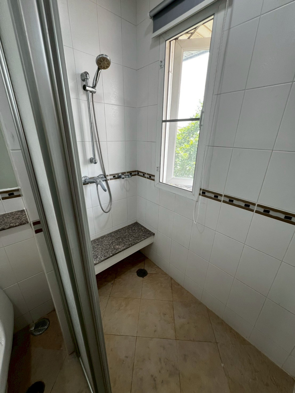 For RentHouseNonthaburi, Bang Yai, Bangbuathong : Newly renovated 4-bedroom house on Ratchaphruek Road. 166 sq.wah, located at the beginning of the project.