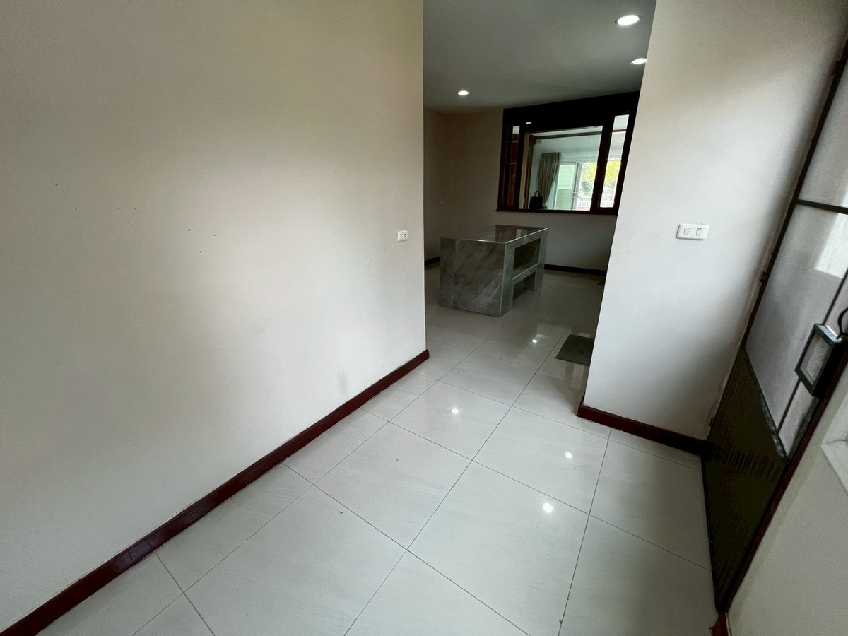 For RentHouseNonthaburi, Bang Yai, Bangbuathong : Newly renovated 4-bedroom house on Ratchaphruek Road. 166 sq.wah, located at the beginning of the project.
