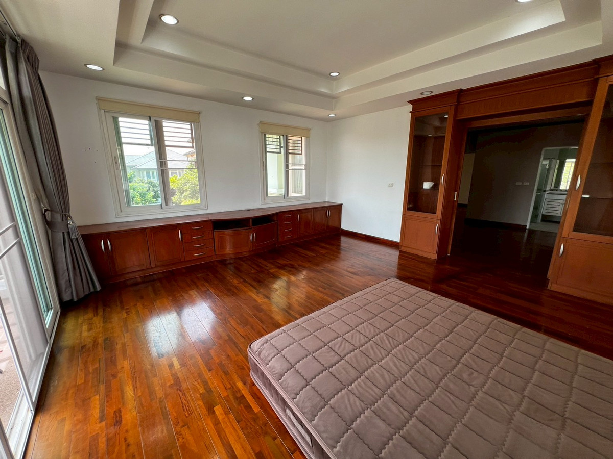 For RentHouseNonthaburi, Bang Yai, Bangbuathong : Newly renovated 4-bedroom house on Ratchaphruek Road. 166 sq.wah, located at the beginning of the project.