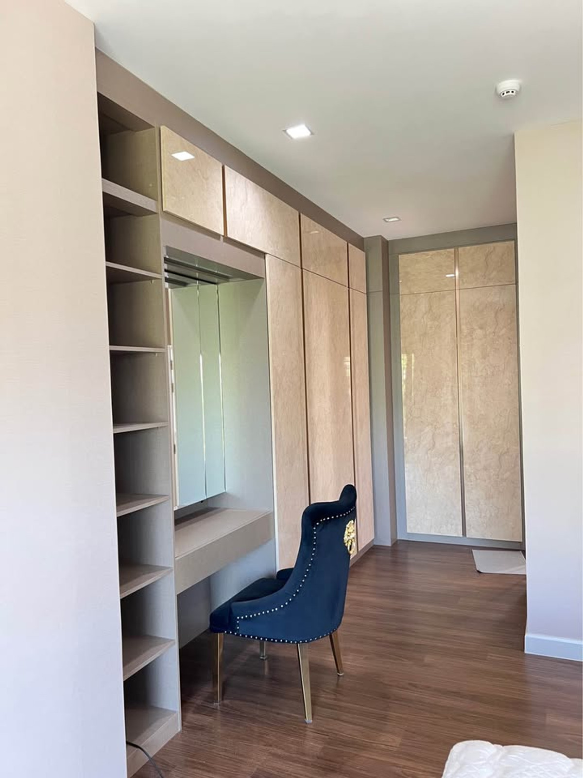 For RentHousePathum Thani,Rangsit, Thammasat : Luxury house in Bang Kadi area, near golf course, Avenue, and Bang Kadi Industrial Park.