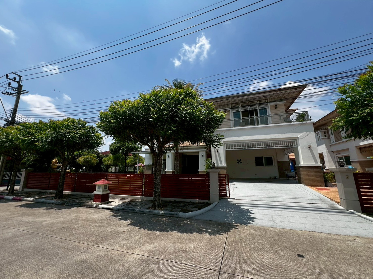 For RentHouseNonthaburi, Bang Yai, Bangbuathong : Newly renovated 4-bedroom house on Ratchaphruek Road. 166 sq.wah, located at the beginning of the project.