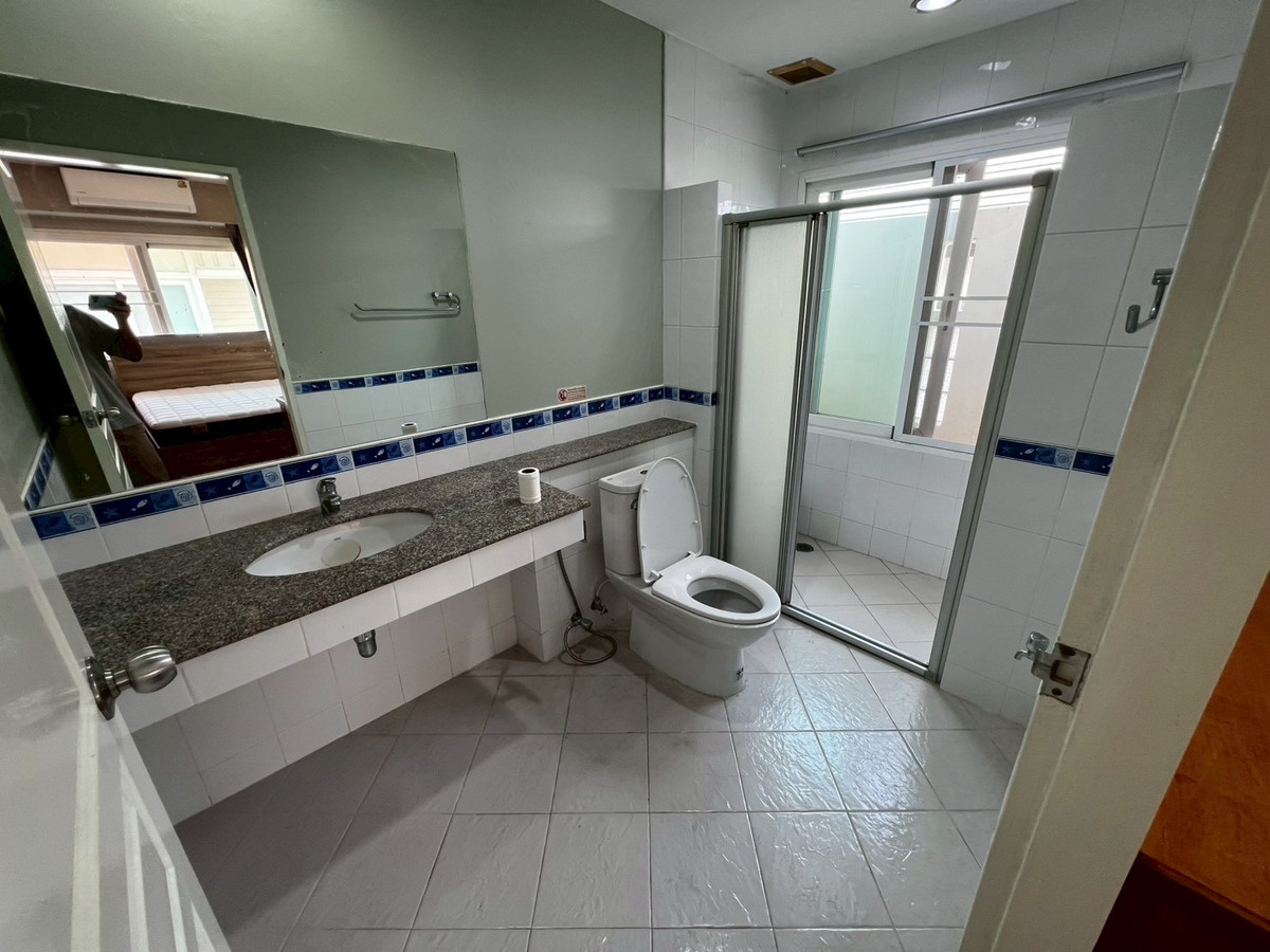 For RentHouseNonthaburi, Bang Yai, Bangbuathong : Newly renovated 4-bedroom house on Ratchaphruek Road. 166 sq.wah, located at the beginning of the project.