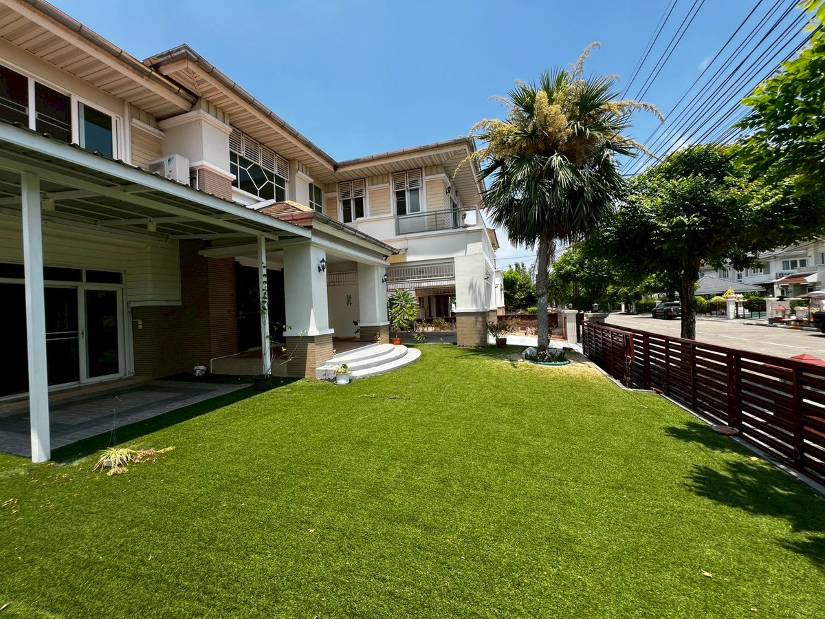 For RentHouseNonthaburi, Bang Yai, Bangbuathong : Newly renovated 4-bedroom house on Ratchaphruek Road. 166 sq.wah, located at the beginning of the project.