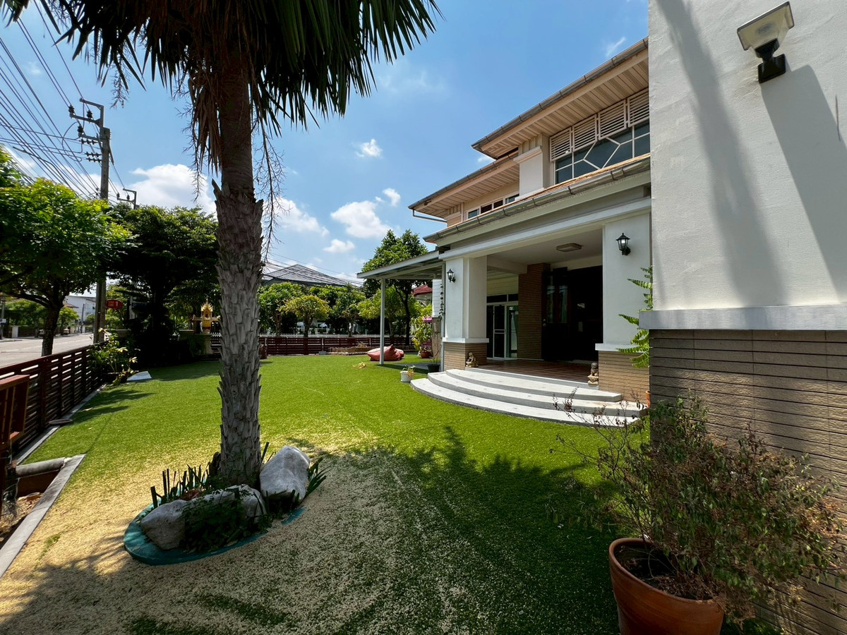 For RentHouseNonthaburi, Bang Yai, Bangbuathong : Newly renovated 4-bedroom house on Ratchaphruek Road. 166 sq.wah, located at the beginning of the project.