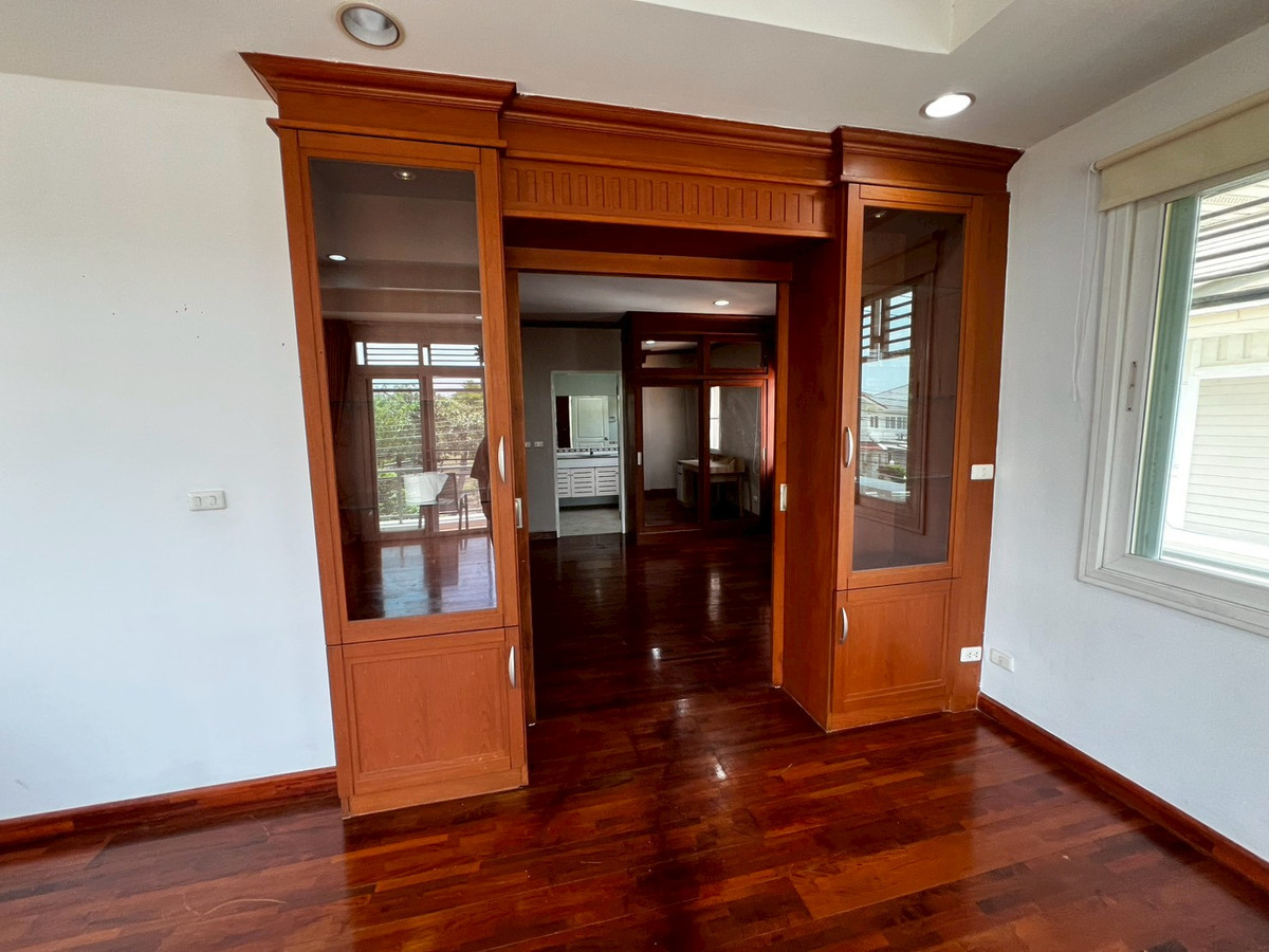 For RentHouseNonthaburi, Bang Yai, Bangbuathong : Newly renovated 4-bedroom house on Ratchaphruek Road. 166 sq.wah, located at the beginning of the project.
