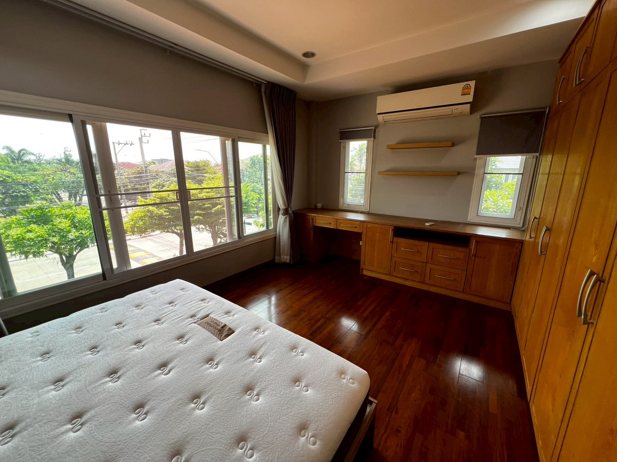 For RentHouseNonthaburi, Bang Yai, Bangbuathong : Newly renovated 4-bedroom house on Ratchaphruek Road. 166 sq.wah, located at the beginning of the project.