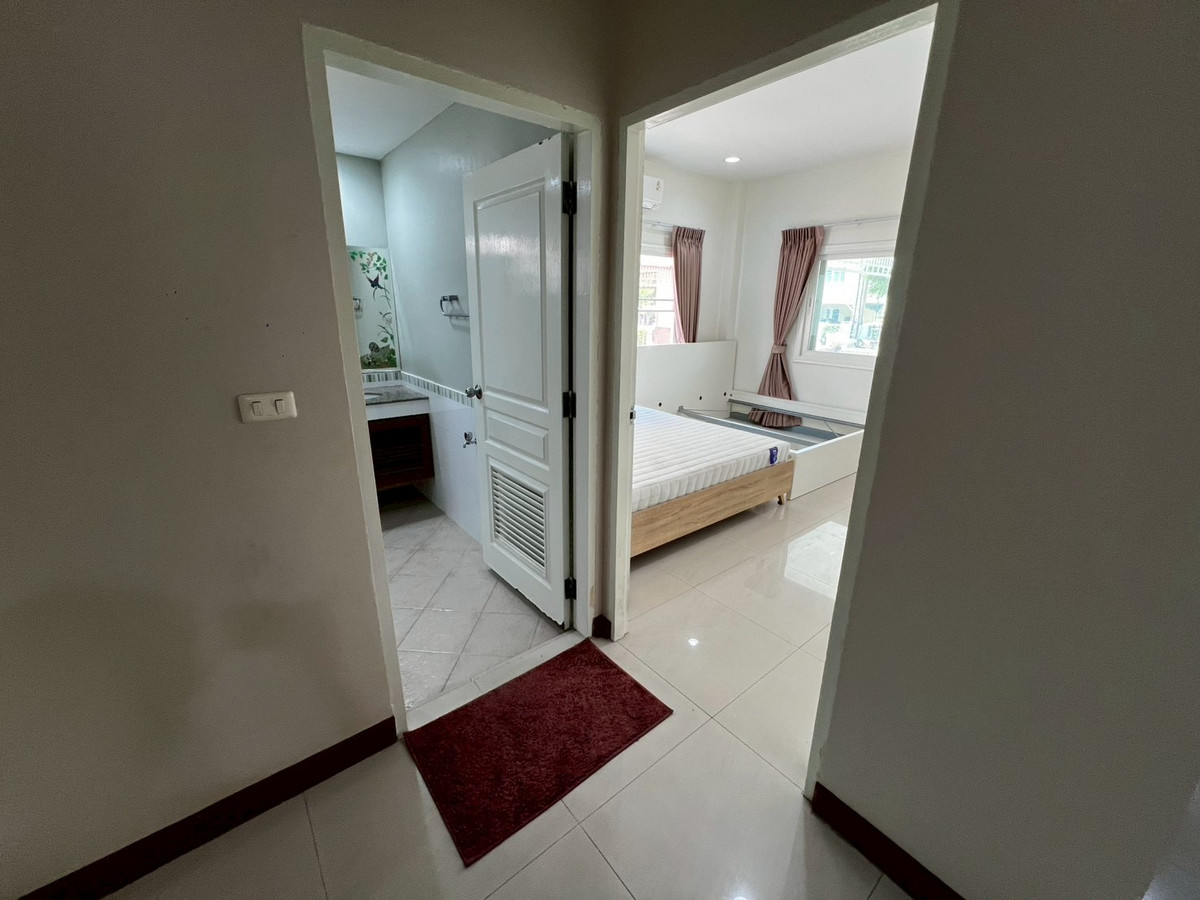 For RentHouseNonthaburi, Bang Yai, Bangbuathong : Newly renovated 4-bedroom house on Ratchaphruek Road. 166 sq.wah, located at the beginning of the project.