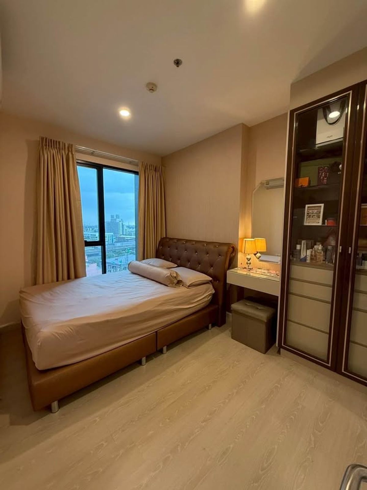 ให้เช่าคอนโดพระราม 9 เพชรบุรีตัดใหม่ RCA : เช่า RR288 The Niche Pride Thonglor-Phetchaburi ห้องสวย แยกสัดส่วนชัดเจน เฟอร์นิเจอร์ครบครัน ราคาดีที่สุดในย่านนี้ ใกล้รถไฟฟ้า BTS ทองหล่อ