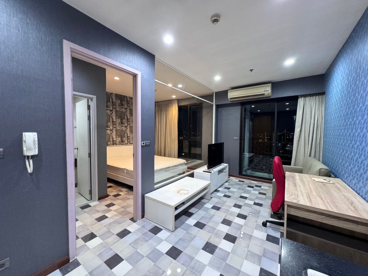 For RentCondoWongwianyai, Charoennakor : Fuse Sathorn Taksin, Condo attached to BTS Wongwian Yai, an empty view room with rent Can inquire