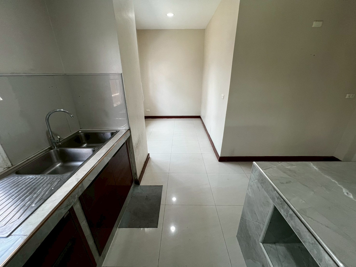 For RentHouseNonthaburi, Bang Yai, Bangbuathong : Newly renovated 4-bedroom house on Ratchaphruek Road. 166 sq.wah, located at the beginning of the project.