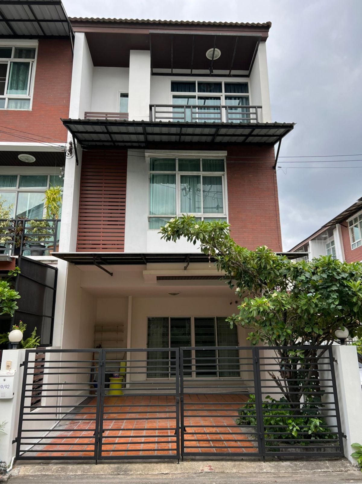 ให้เช่าทาวน์โฮมแจ้งวัฒนะ เมืองทอง : ทาวน์โฮม 4ชั้น 3ห้องนอน 3ห้องน้ำ ทำออฟฟิศ จดบริษัทได้ หลังเซ็นทรัล แจ้งวัฒนะ
