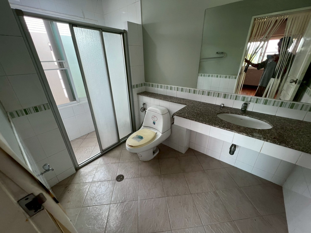 For RentHouseNonthaburi, Bang Yai, Bangbuathong : Newly renovated 4-bedroom house on Ratchaphruek Road. 166 sq.wah, located at the beginning of the project.