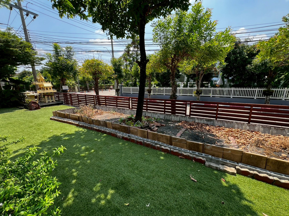 For RentHouseNonthaburi, Bang Yai, Bangbuathong : Newly renovated 4-bedroom house on Ratchaphruek Road. 166 sq.wah, located at the beginning of the project.
