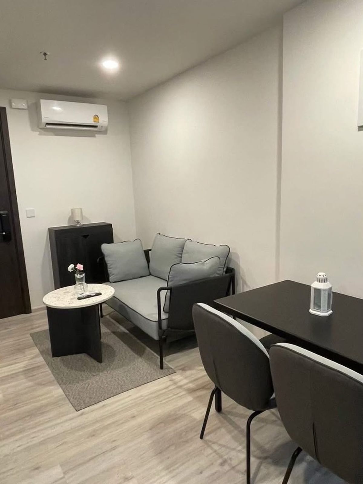For RentCondoRatchadapisek, Huaikwang, Suttisan : Rent RR293 XT Huaikhwang. Beautiful room, full furniture near the Huai Khwang MRT.